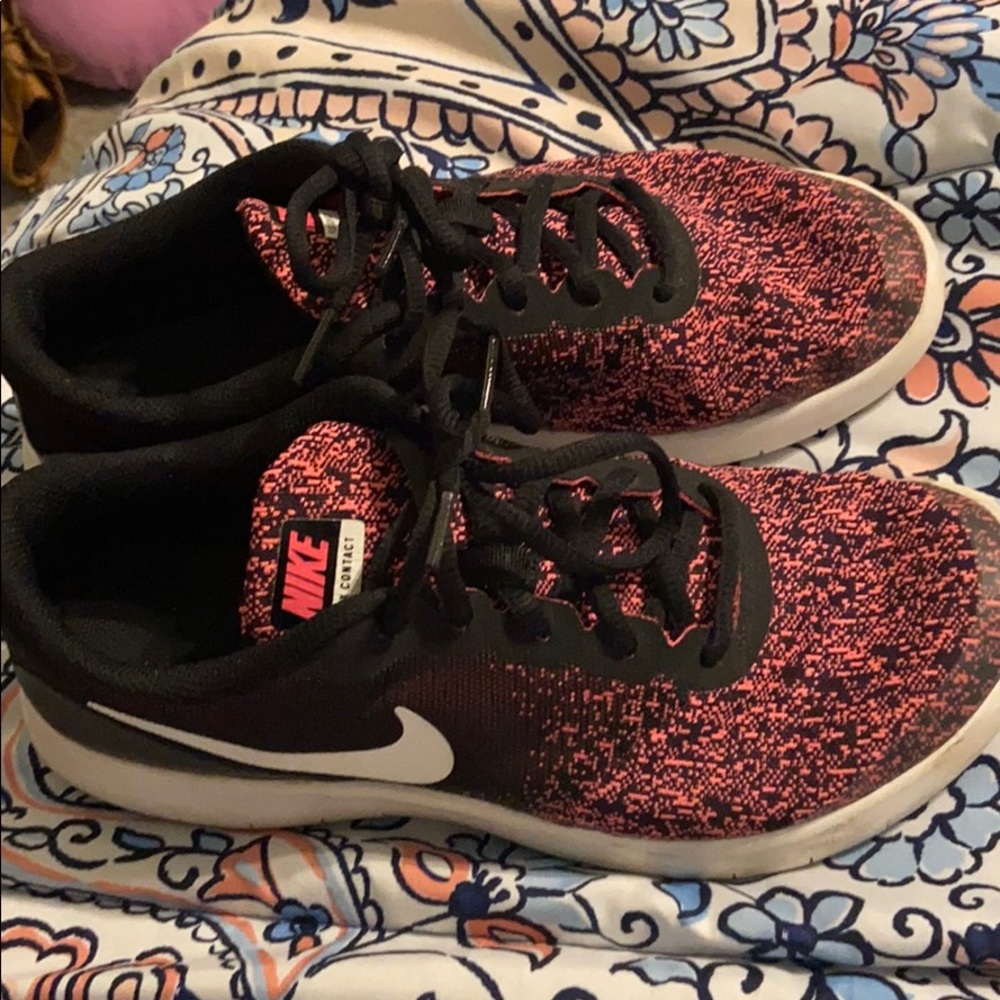 Nike tennis shoes